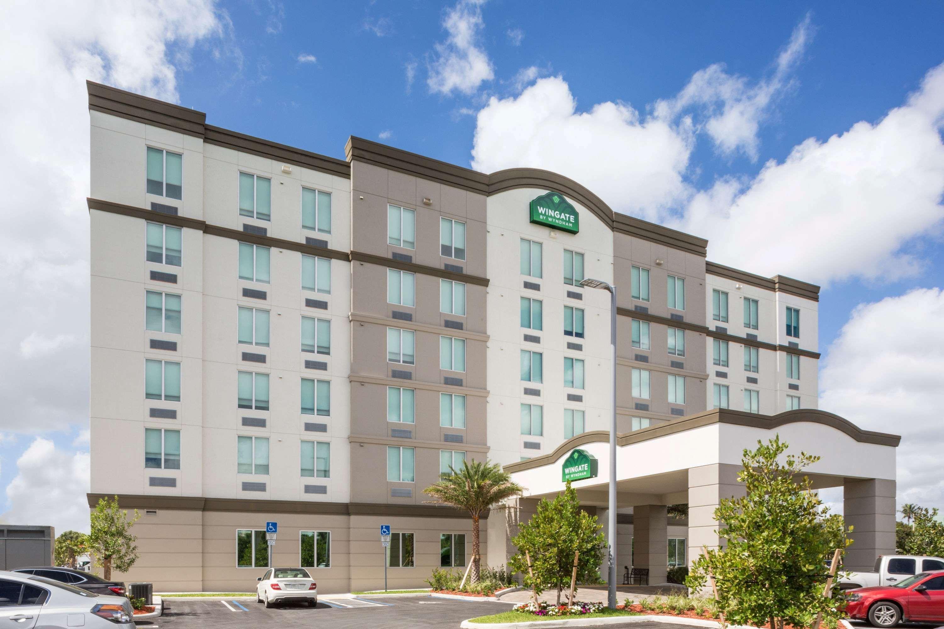 Wingate By Wyndham Miami Airport Hotel Doral Bagian luar foto