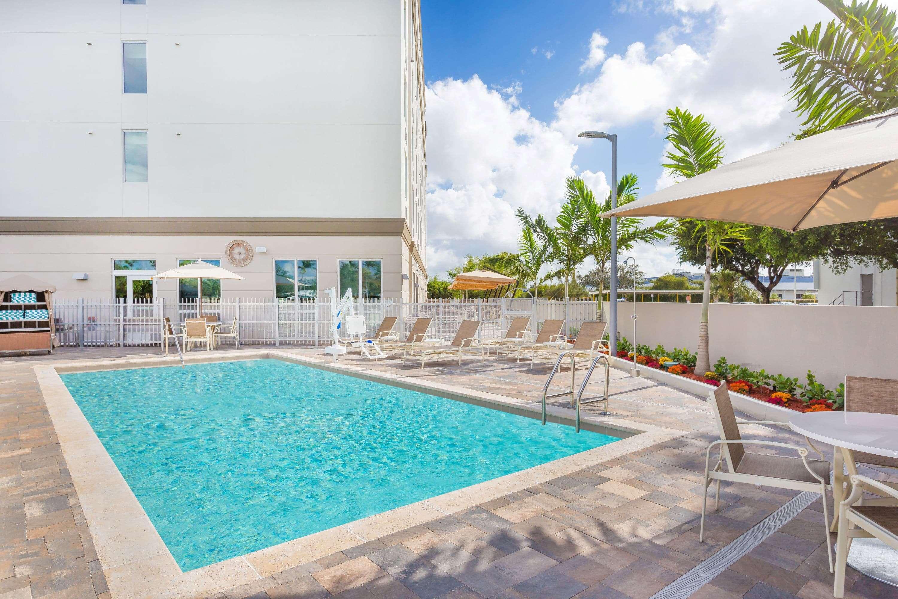 Wingate By Wyndham Miami Airport Hotel Doral Bagian luar foto