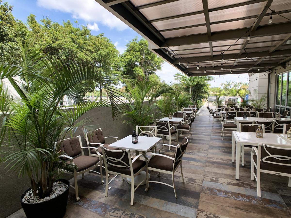 Wingate By Wyndham Miami Airport Hotel Doral Bagian luar foto