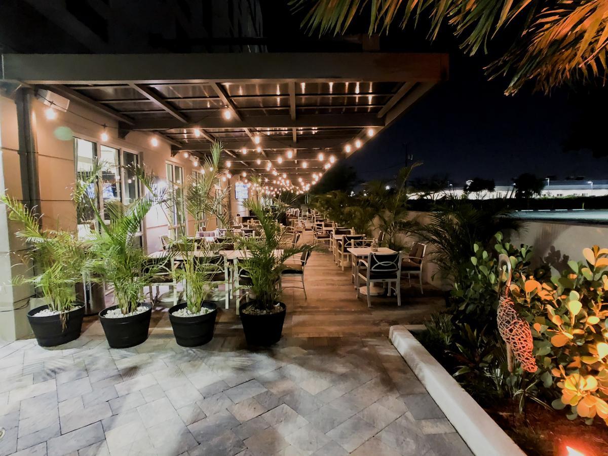 Wingate By Wyndham Miami Airport Hotel Doral Bagian luar foto